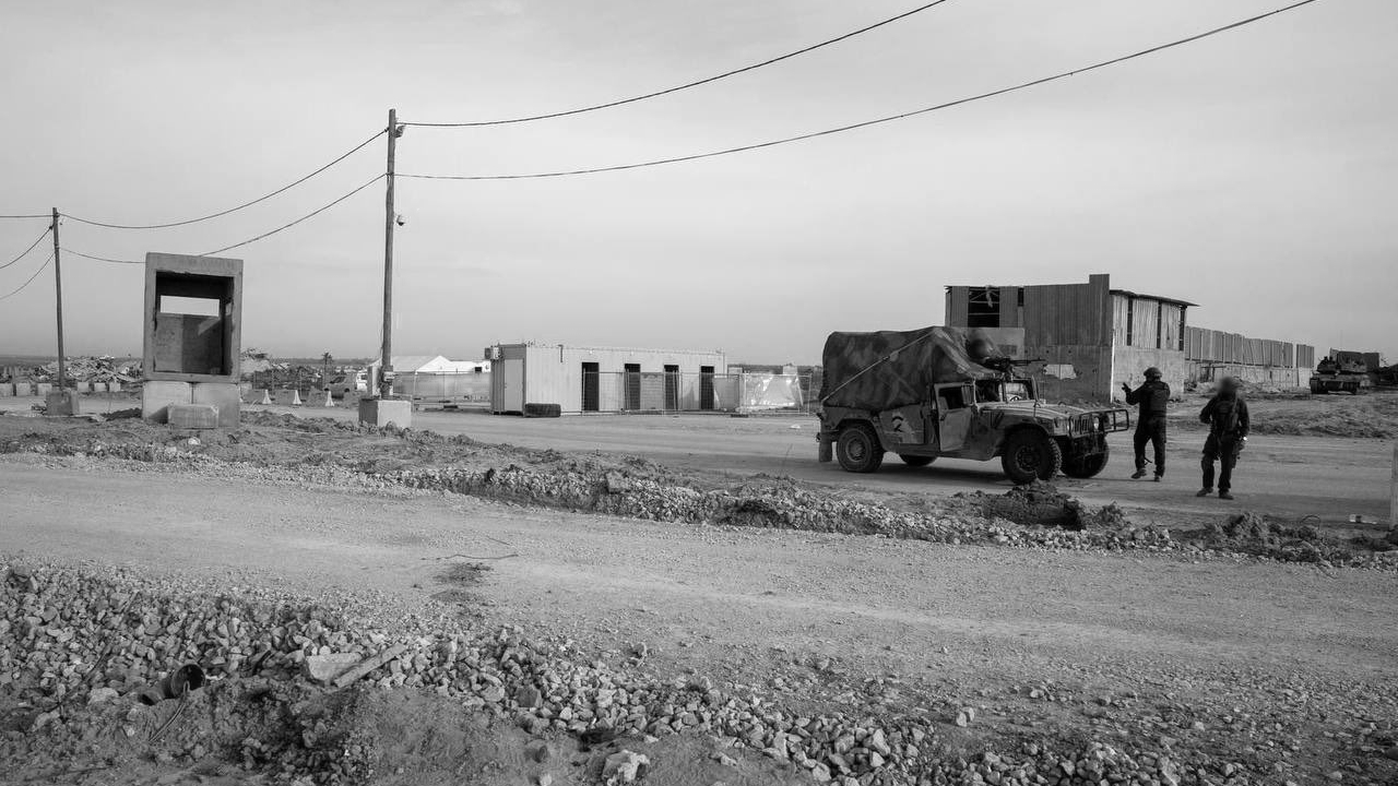 İsrail Refah Sınır Kapısı'ndan geçen Filistinlilere yönelik kötü muameleyi sürdürüyor