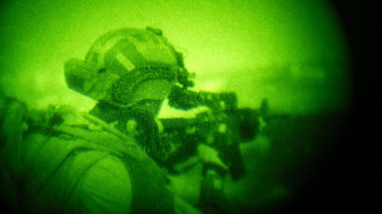 Gazze'de bir İsrail askeri ağır yaralandı