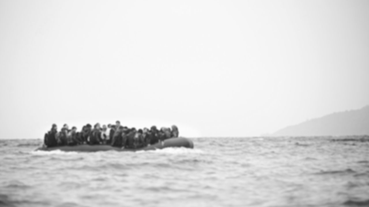 Libya açıklarında göçmen botu battı, 53 kişi öldü