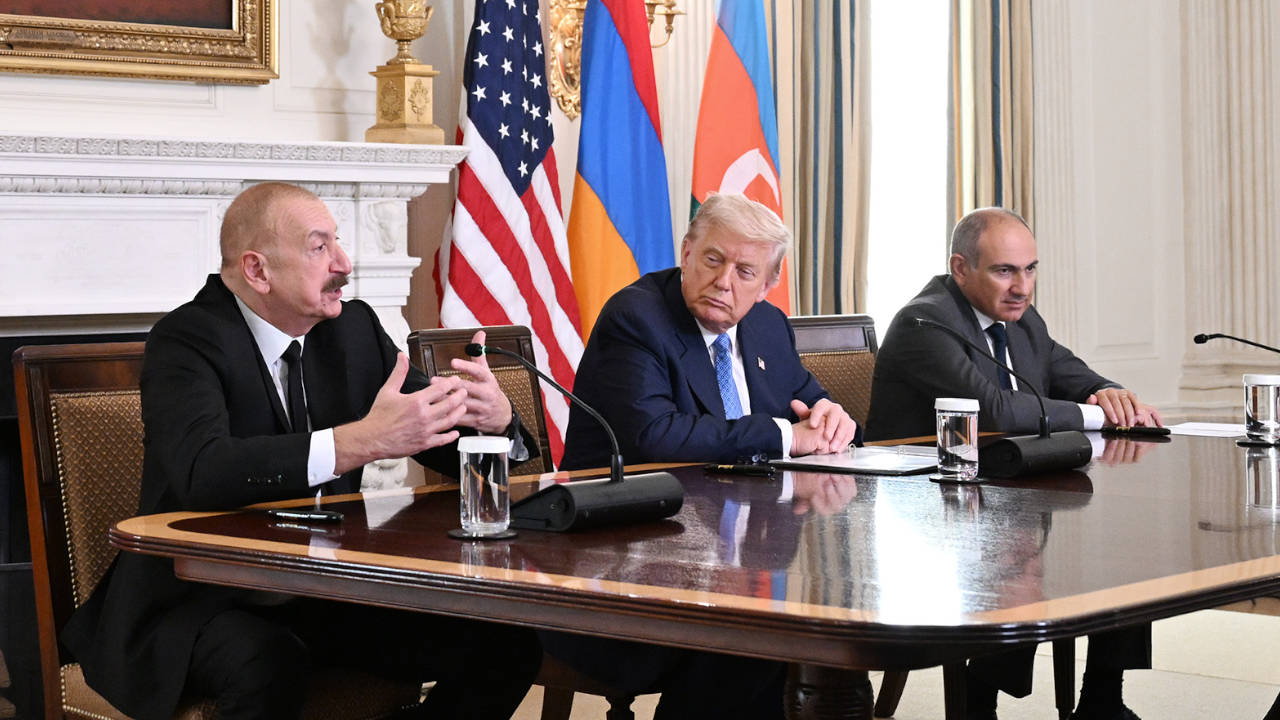 Aliyev Ermenistan'la barış anlaşması için anayasa revizyonunu şart koştu