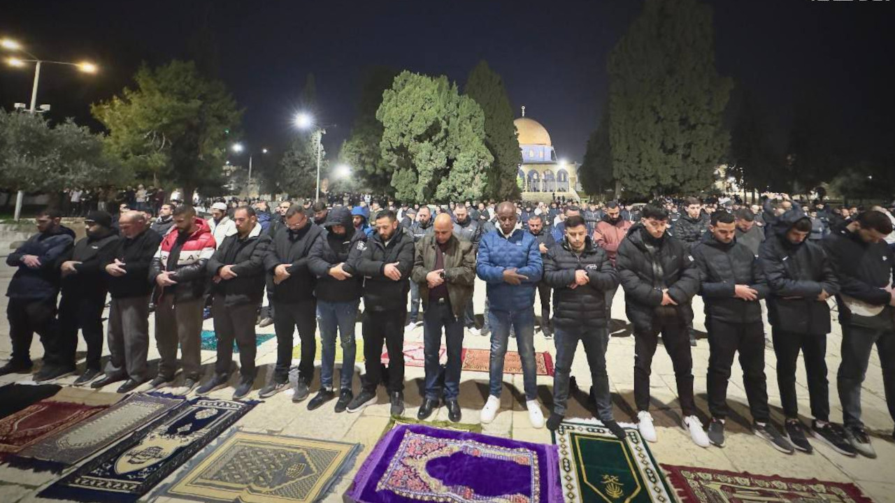 Yahudiler Ramazan ayının ilk gününde Mescid-i Aksa'ya baskın düzenledi