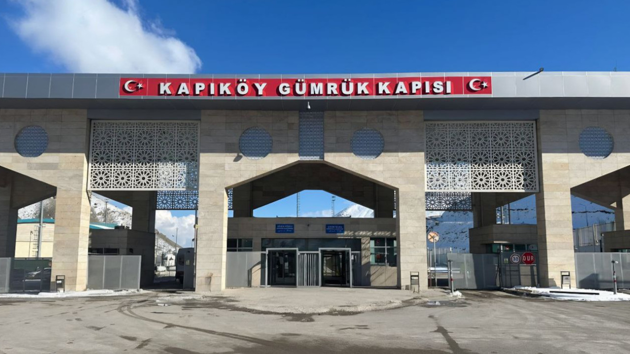 Türkiye-İran sınırında günlük geçişler askıya alındı