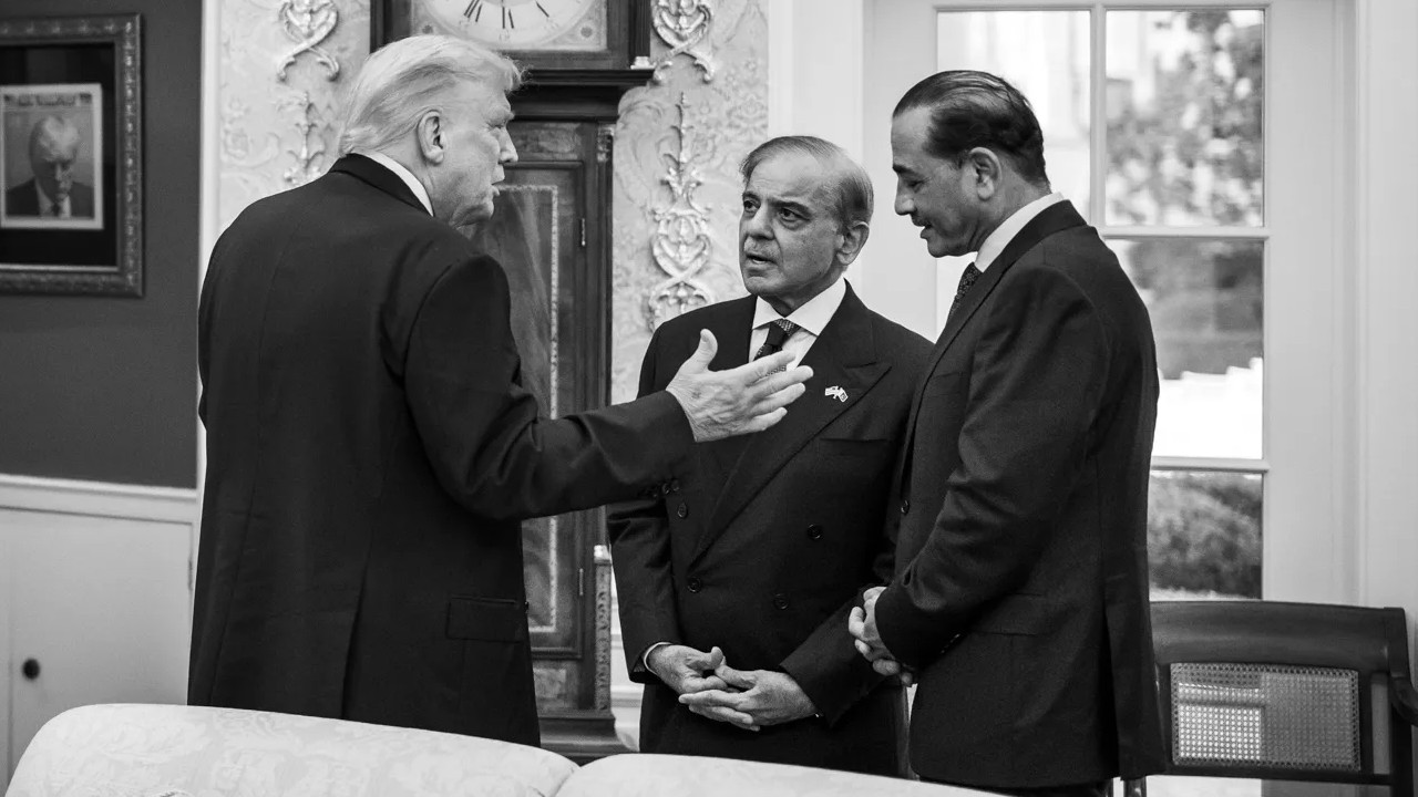 İran savaşı Pakistan'ı da vurdu: Okullar kapatıldı, kemer sıkma önlemleri ilan edildi