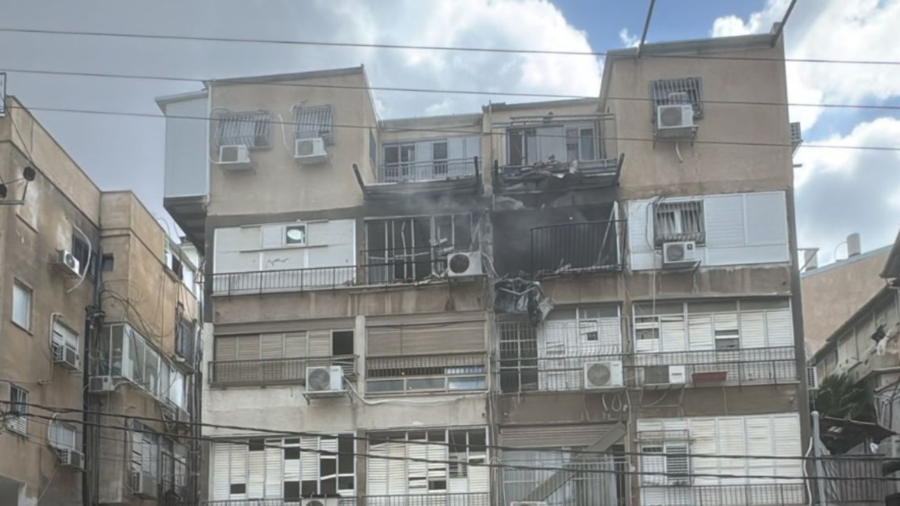 Tel Aviv'e füzeler düştü: İran İsrail'e yönelik saldırılarını sürdürüyor