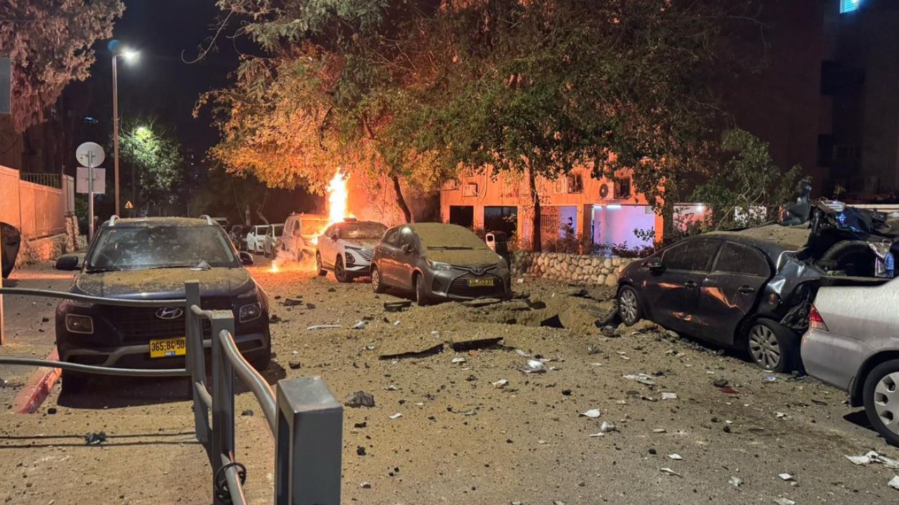 İran füzeleri Tel Aviv'i vurdu: 2 İsrailli öldü