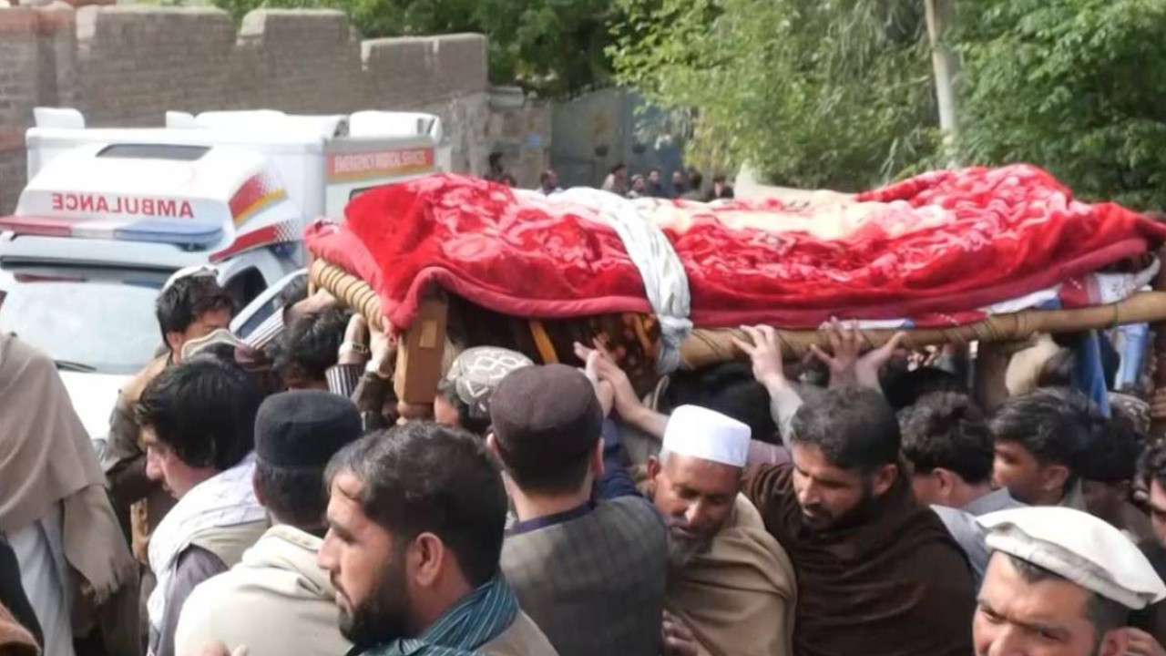 Pakistan ordusu bayram ateşkesinde de Afganistan'daki sivil yerleşimleri hedef aldı