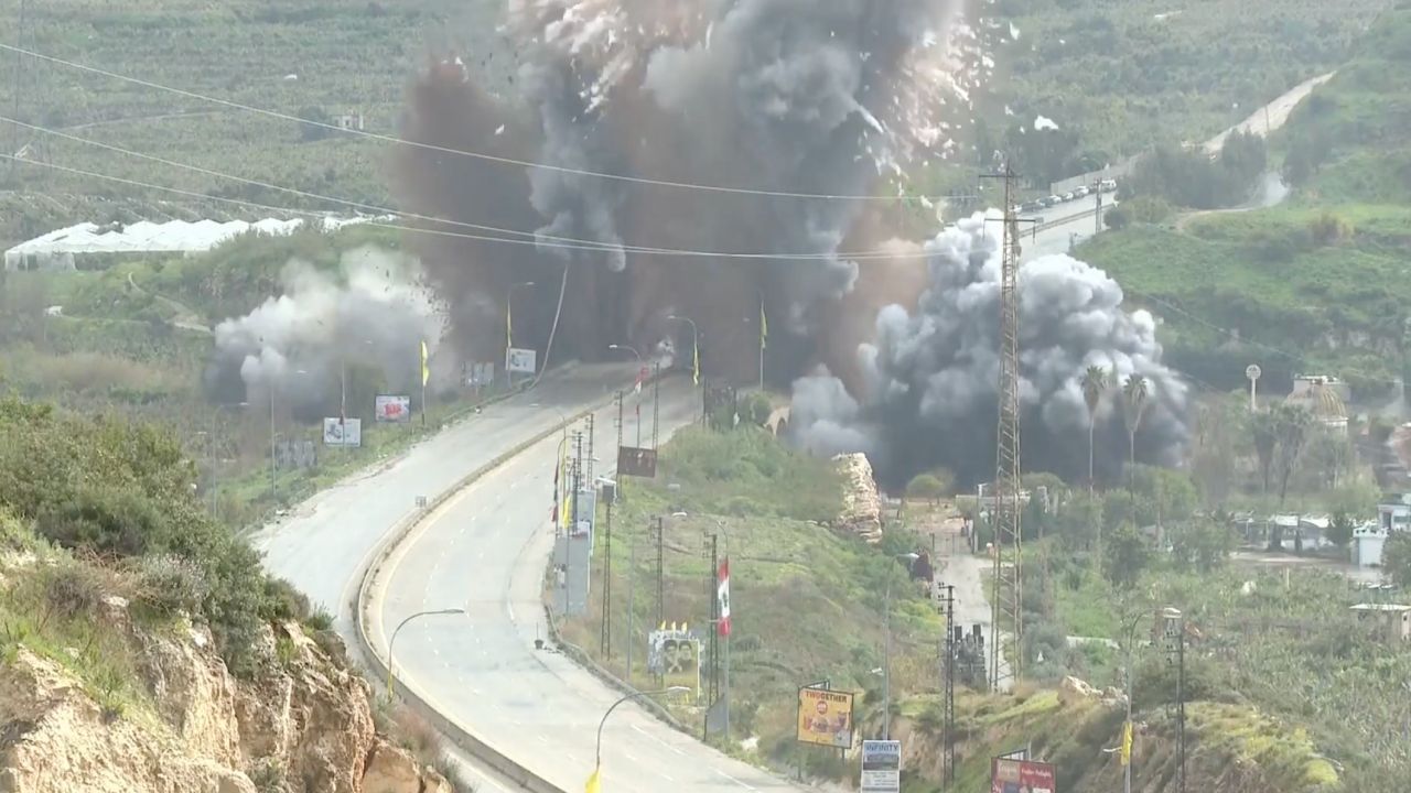 İsrail kara harekatı öncesinde Lübnan'daki stratejik köprüleri vuruyor