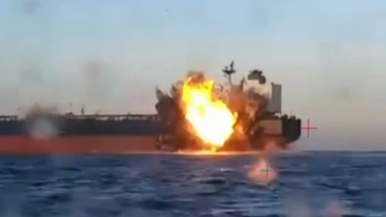 Karadeniz'de Türk petrol tankeri drone saldırısına uğradı