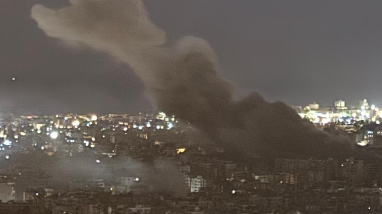 İsrail Lübnan'ın başkenti Beyrut'ta şiddetli bombardımanlar düzenledi