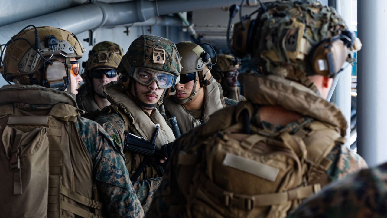 Binlerce Amerikan askeri Ortadoğu'ya ulaştı