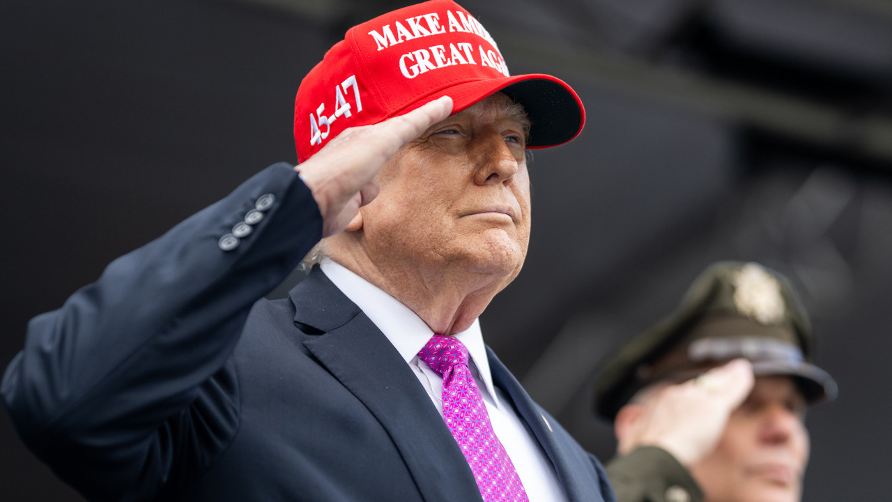 Trump ABD tarihindeki en büyük askeri bütçeyi talep etti