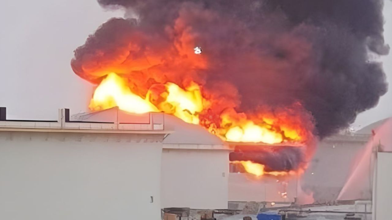 İran'ın Bahreyn'de vurduğu petrol tesisinde yangın çıktı