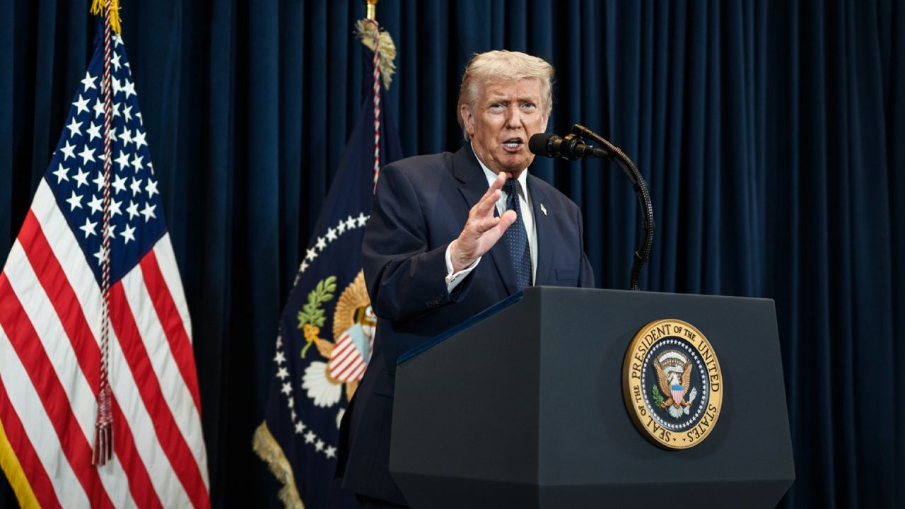 Trump İranlı protestoculara silah gönderdiklerini itiraf etti