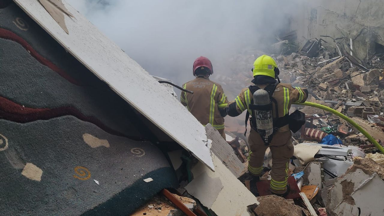 İran'ın füze saldırısında İsrail'de 4 kişi öldü