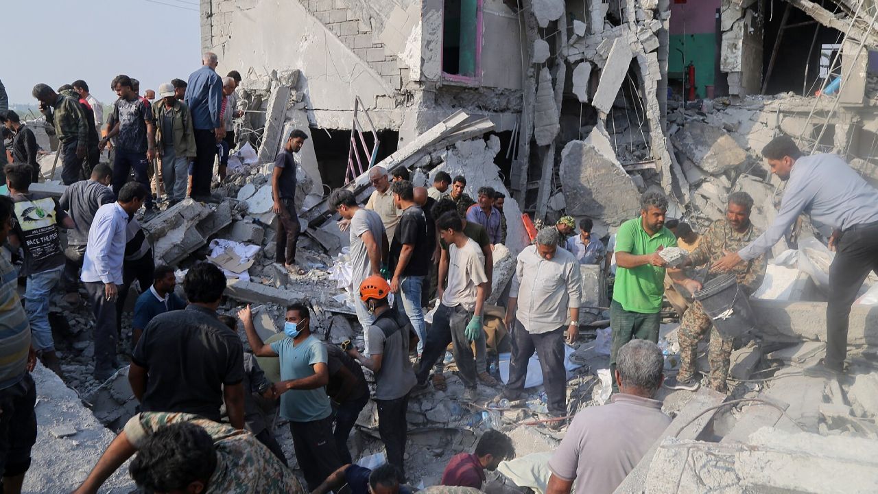 Türkiye İran'a insani yardım gönderdi