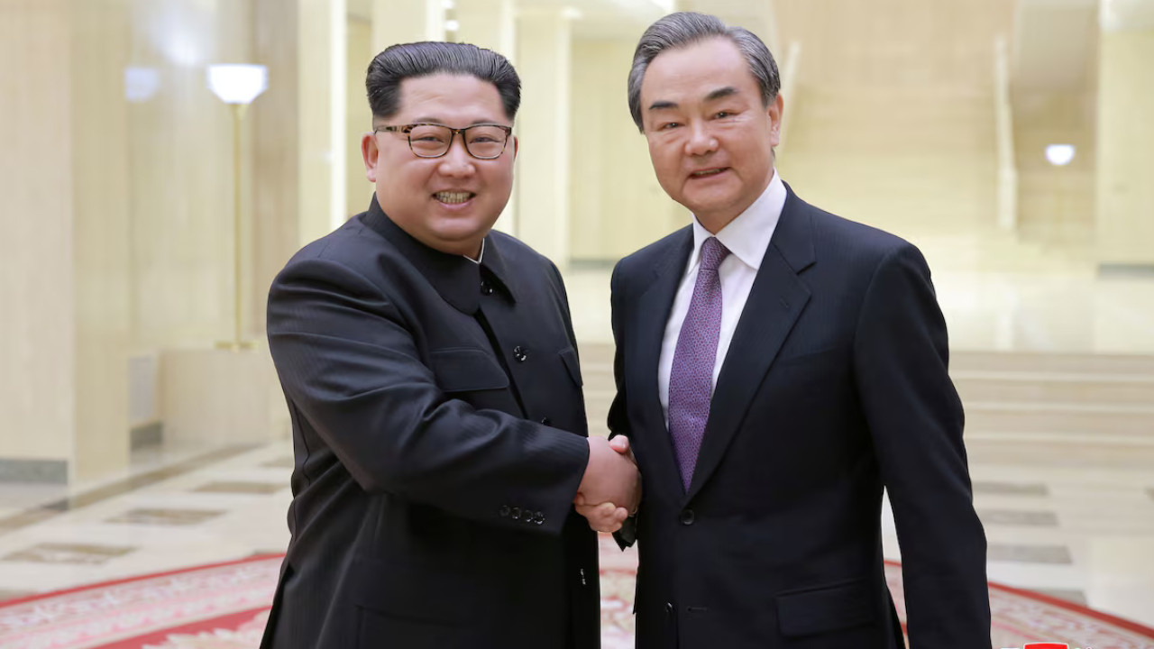 Pyongyang’da kritik zirve: Kim Jong Un Çin Dışişleri Bakanı ile buluştu