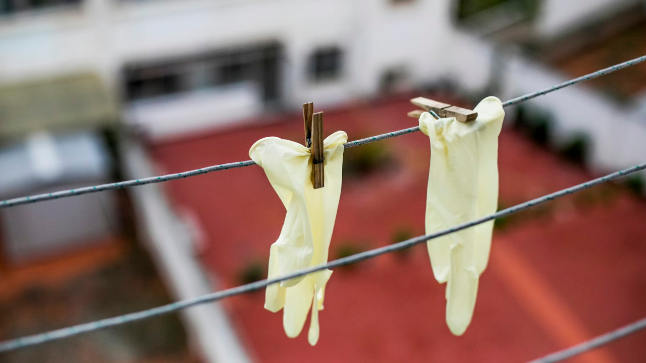 İran savaşı sağlık sektörünü vurdu: Tıbbi eldiven fiyatları hızla yükseliyor
