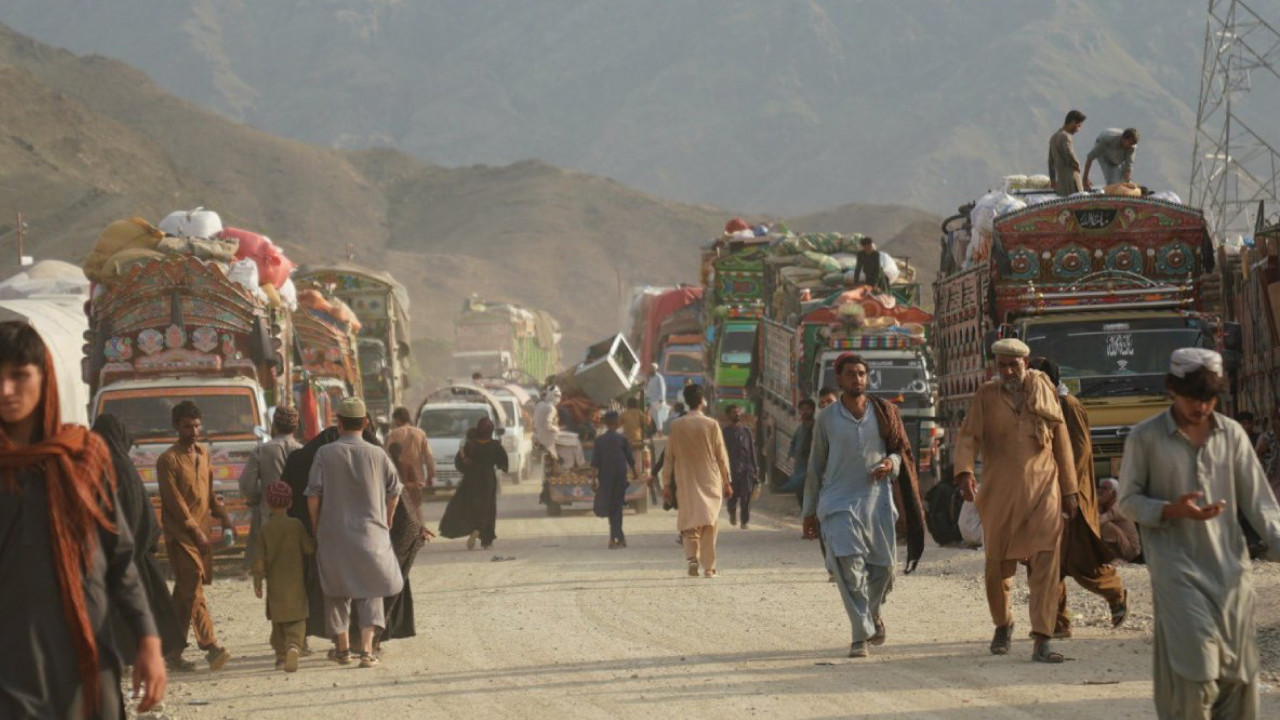 Bir ayda 86 binden fazla Afgan göçmen ülkesine geri döndü