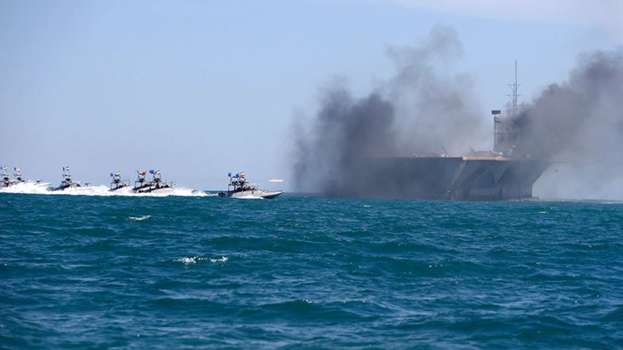 İran: Hürmüz Boğazı'ndan izinsiz geçenler hedef alınacak
