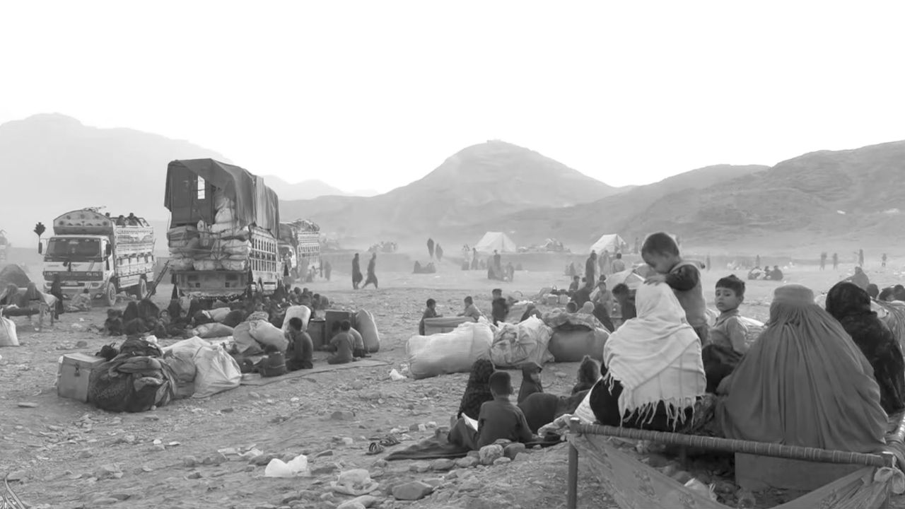 Pakistan yönetimi Afgan mültecilere yönelik baskılarını artırıyor