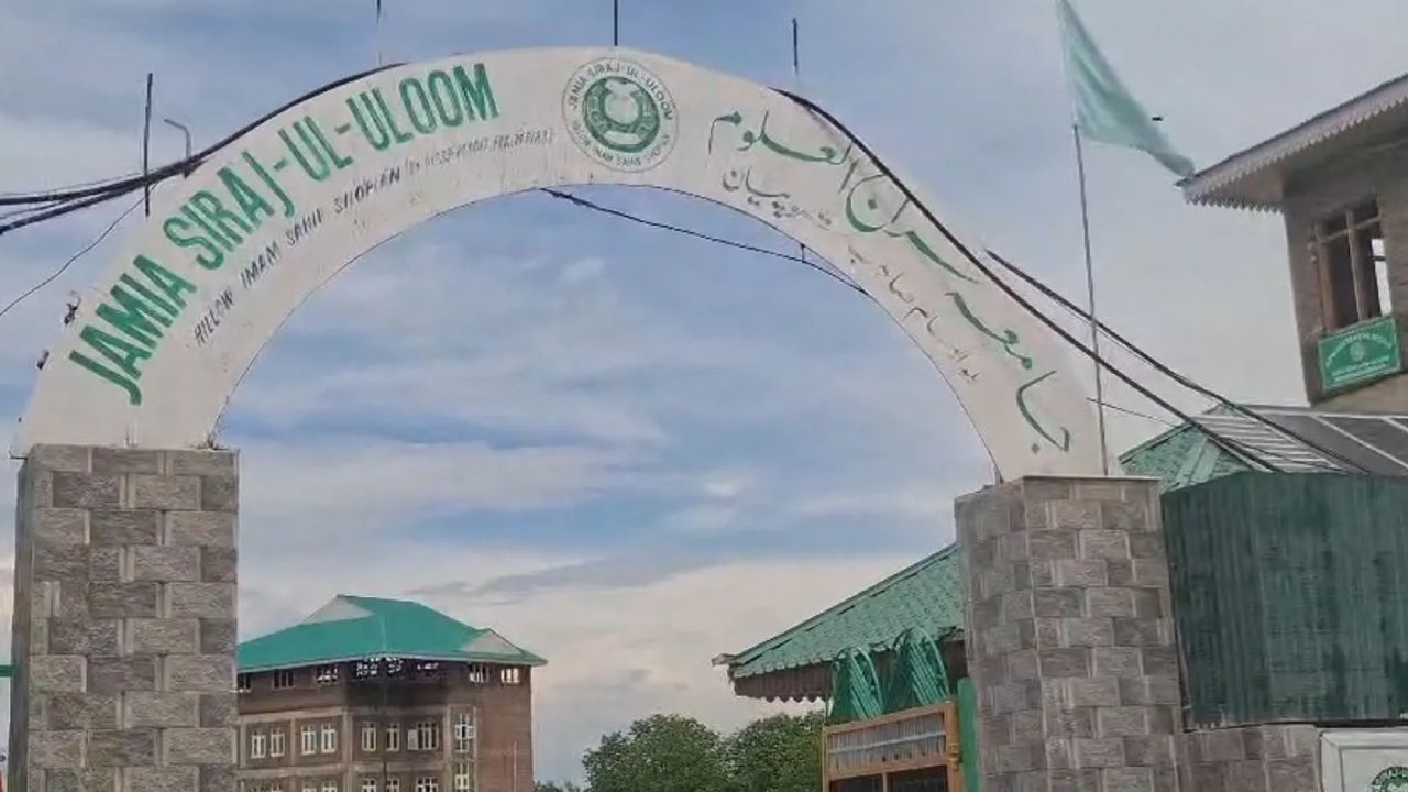 Hint işgal yönetimi Keşmir'deki en büyük medreselerden birini kapattı