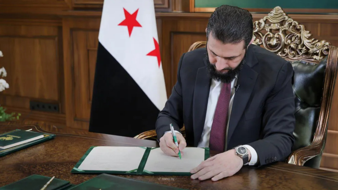 Ahmed Şara, kardeşlerini görevden aldı
