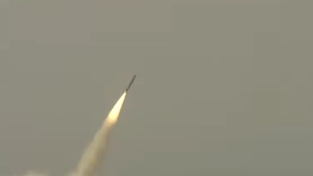 Pakistan 750 kilometre menzilli Fatah-4 füzesini test etti