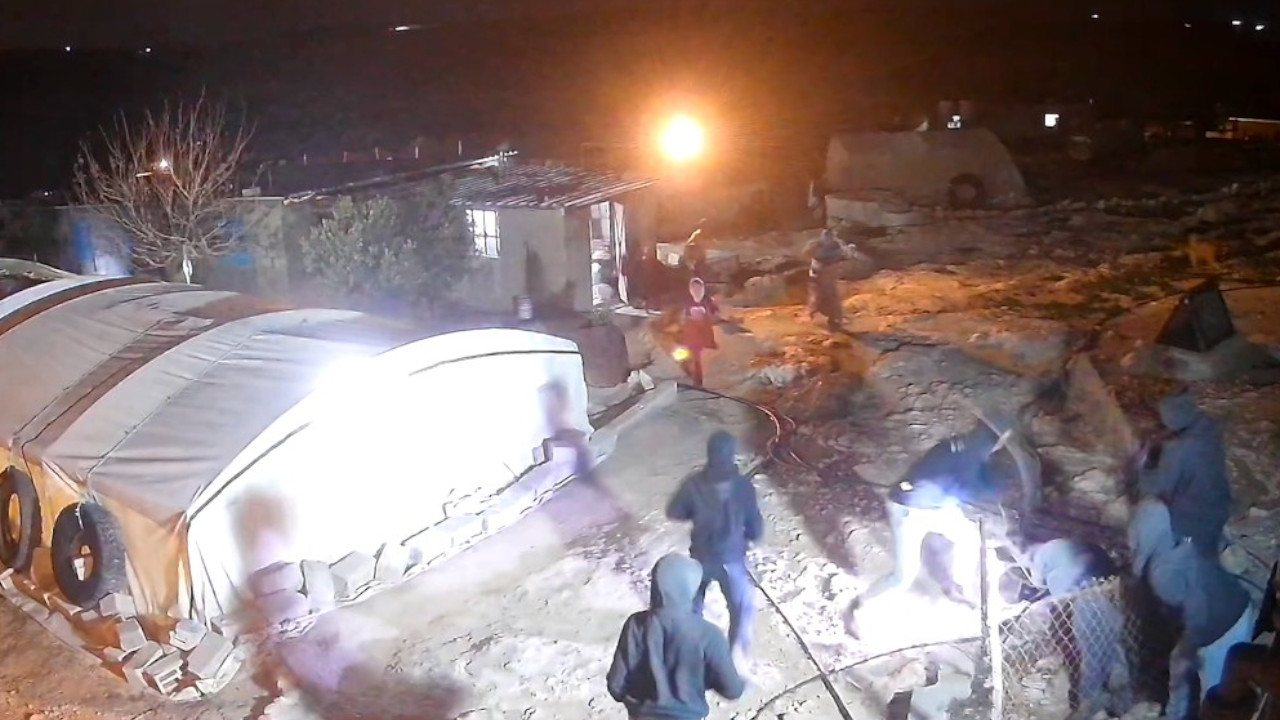 Batı Şeria’da silahlı Yahudi çeteler Filistin köylerine saldırıyor