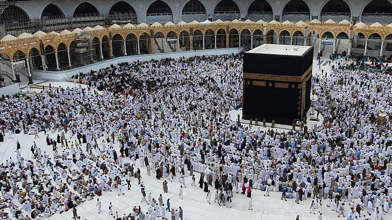 Suudi Arabistan, hac organizasyonunda yapay zekayı nasıl kullanıyor?