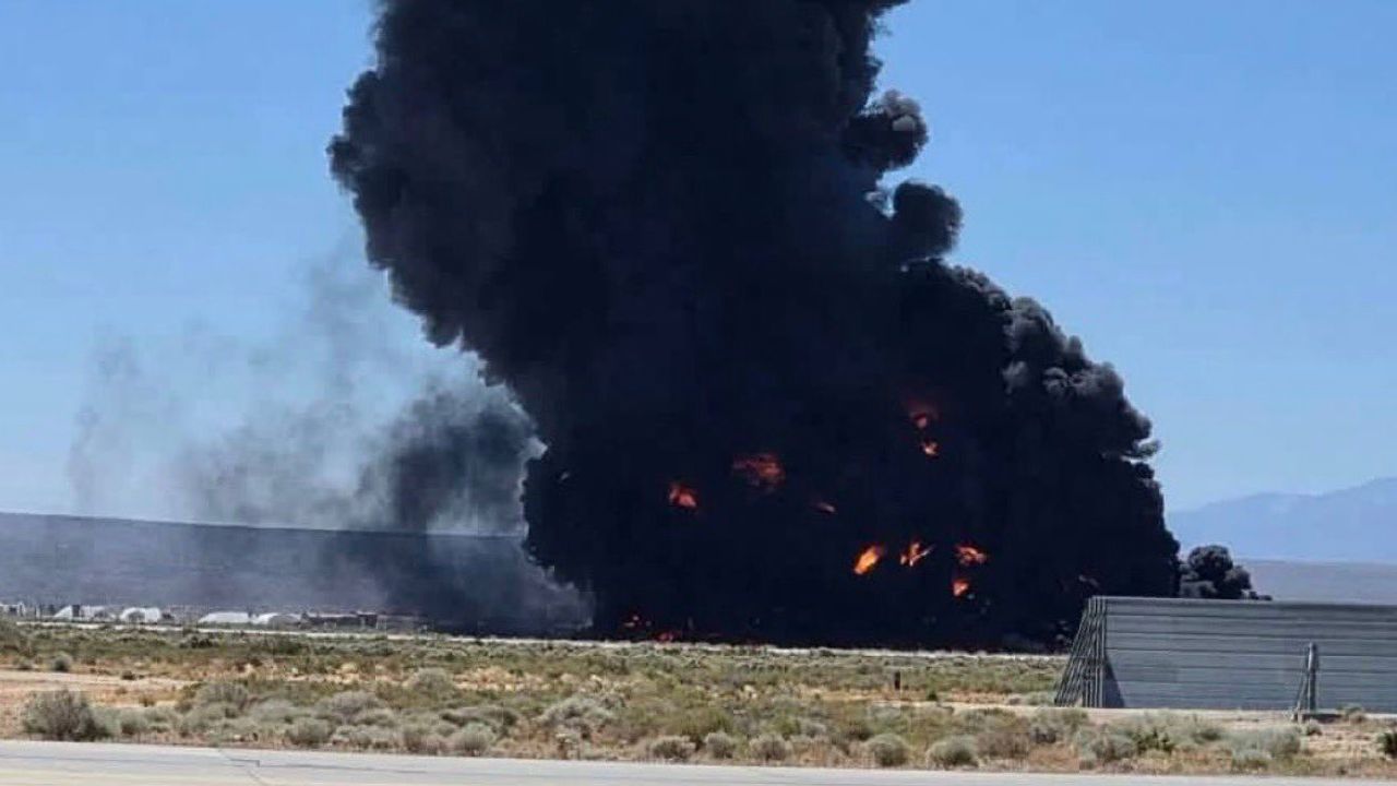 ABD'de bombardıman uçağı düştü: 8 ölü