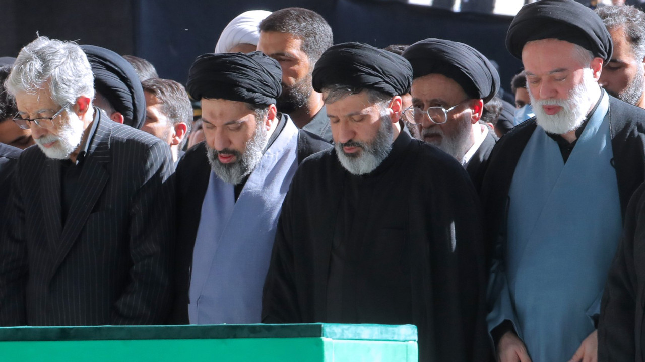 Ali Hamaney'in cenazesinde üç oğlu yer aldı, Mücteba Hamaney görünmedi