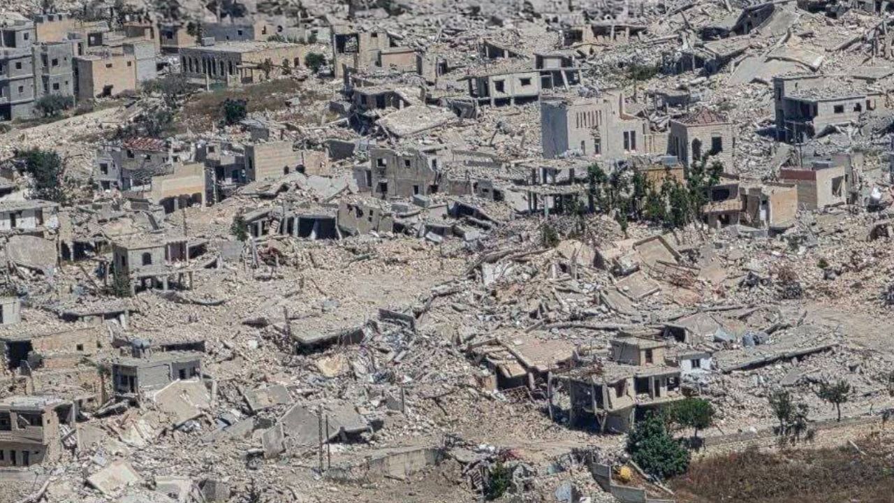 İsrail Güney Lübnan'da okulları yıkıyor