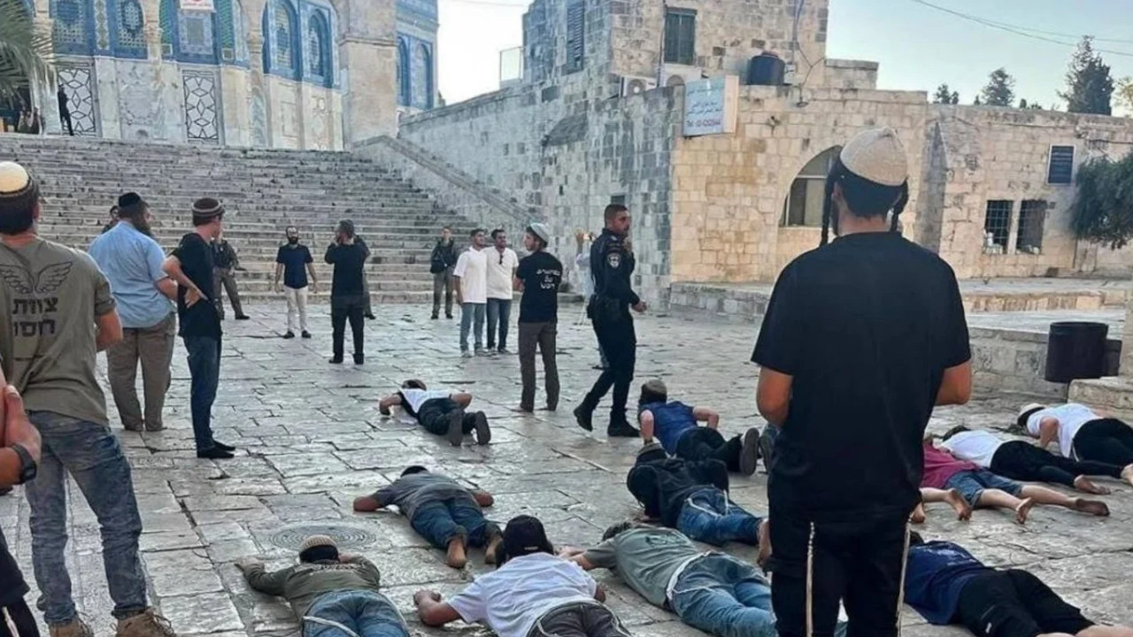 Binlerce Yahudi, İsrailli bakanların öncülüğünde Mescid-i Aksa'ya baskın düzenledi