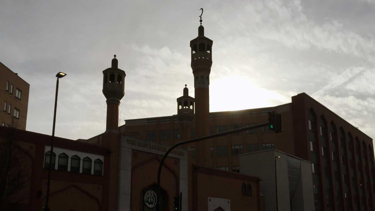 İngiltere'de her 5 günde bir cami saldırıya uğruyor
