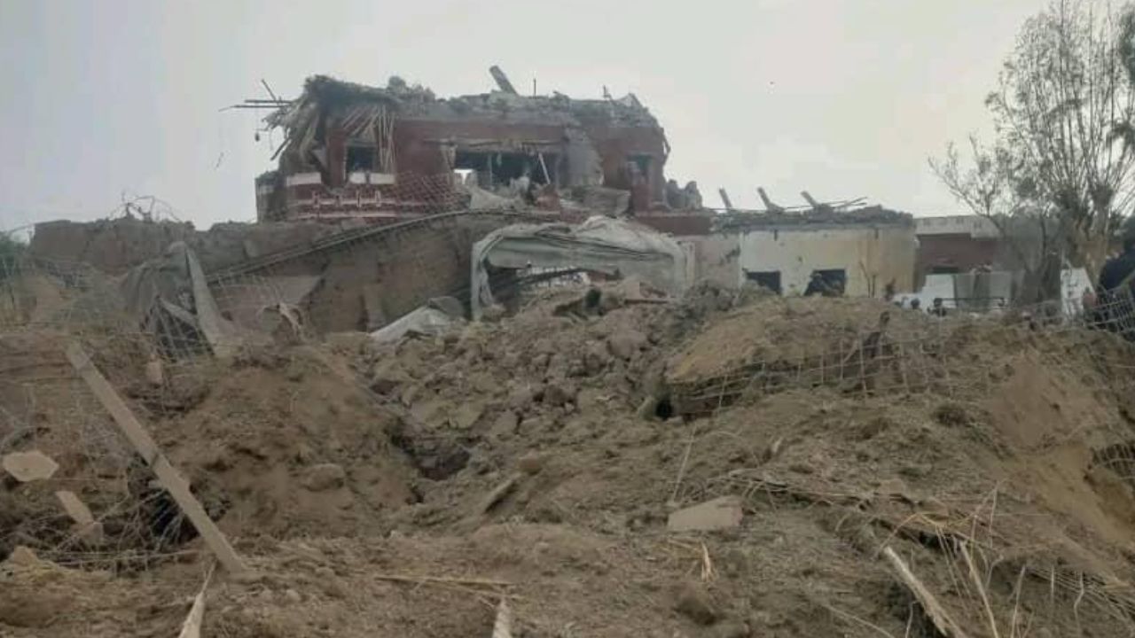 Pakistan'da askeri karakola bombalı araç saldırısı