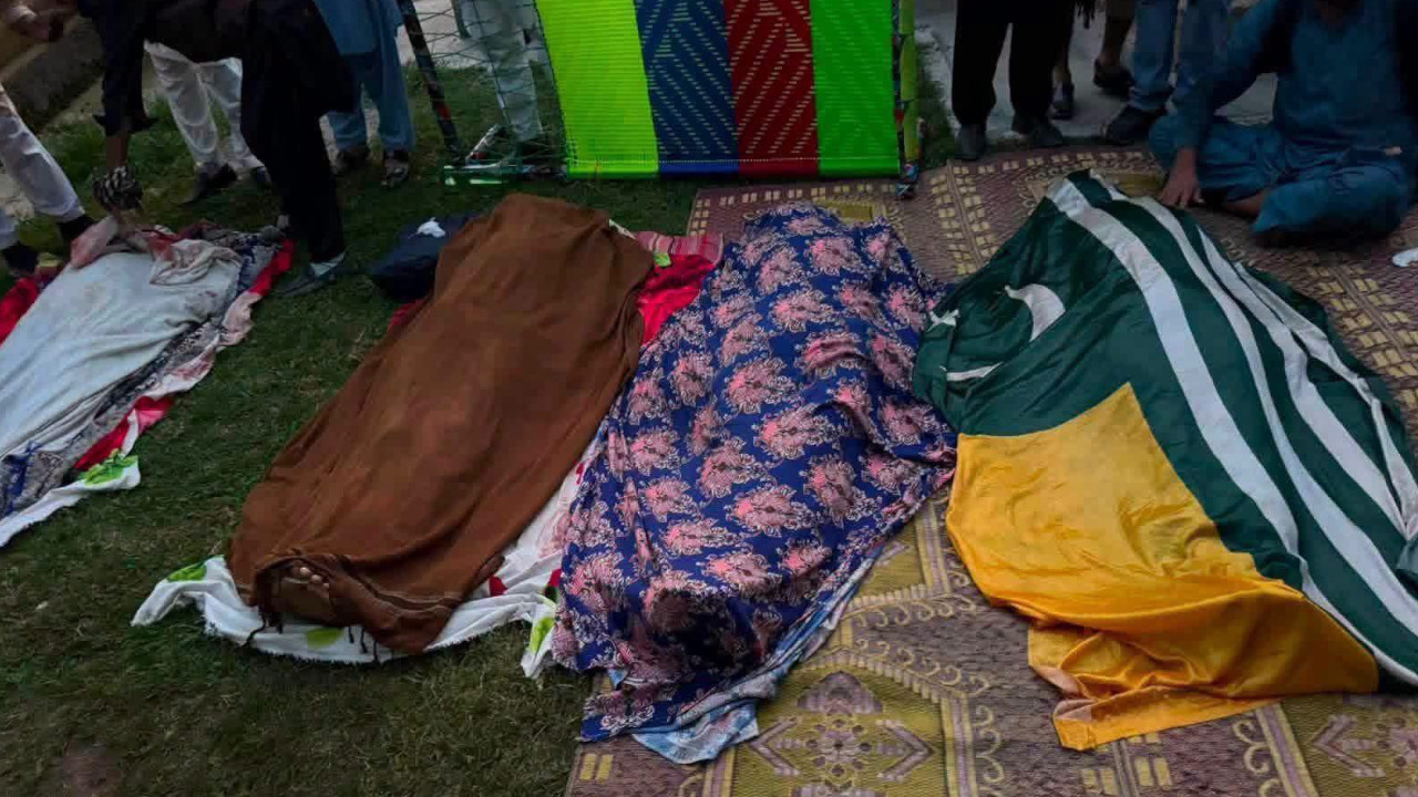Pakistan güçleri Keşmir'de en az 30 protestocuyu katletti