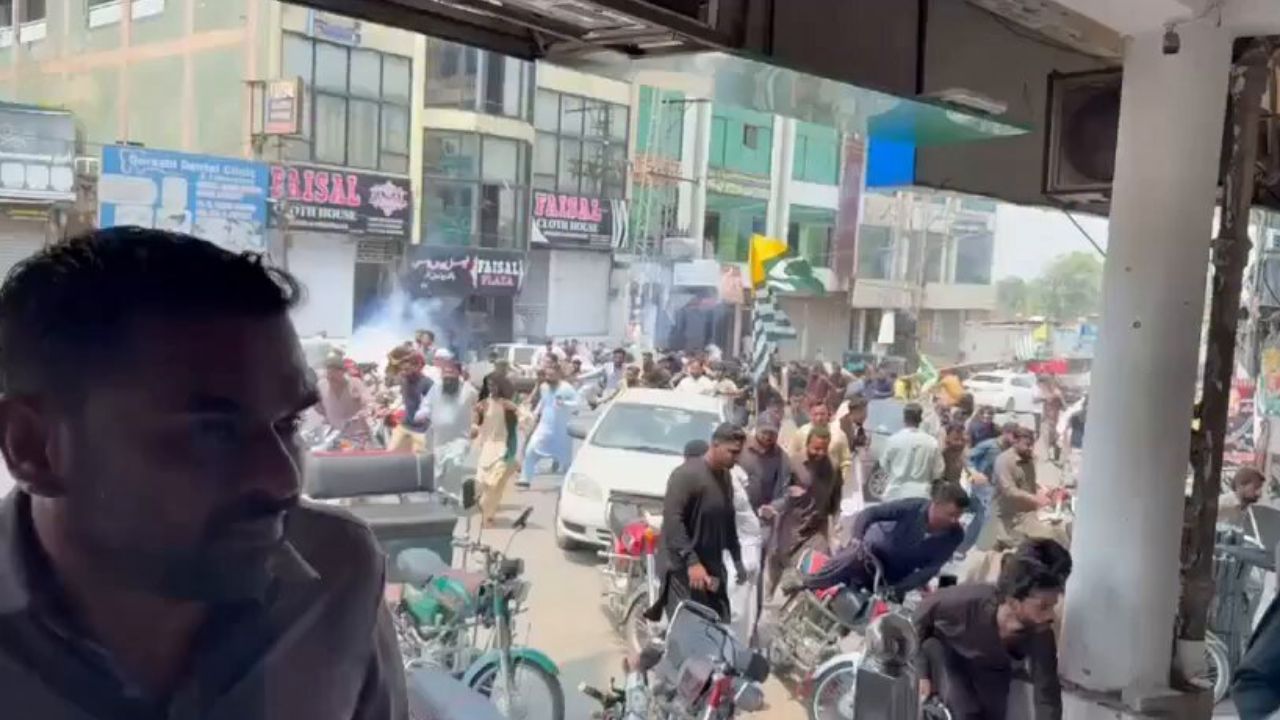 Pakistan kontrolündeki Keşmir'de yaşanan krizin sebebi ne?