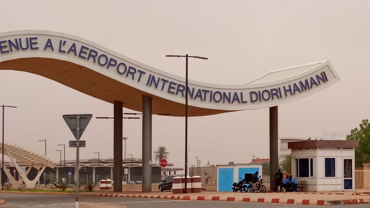 Nijer'in başkenti Niamey'de havalimanına saldırı