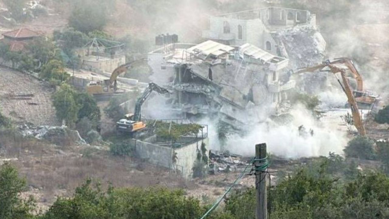 İsrail güçleri Batı Şeria'da Filistinlilerin evlerini yıkmaya devam ediyor