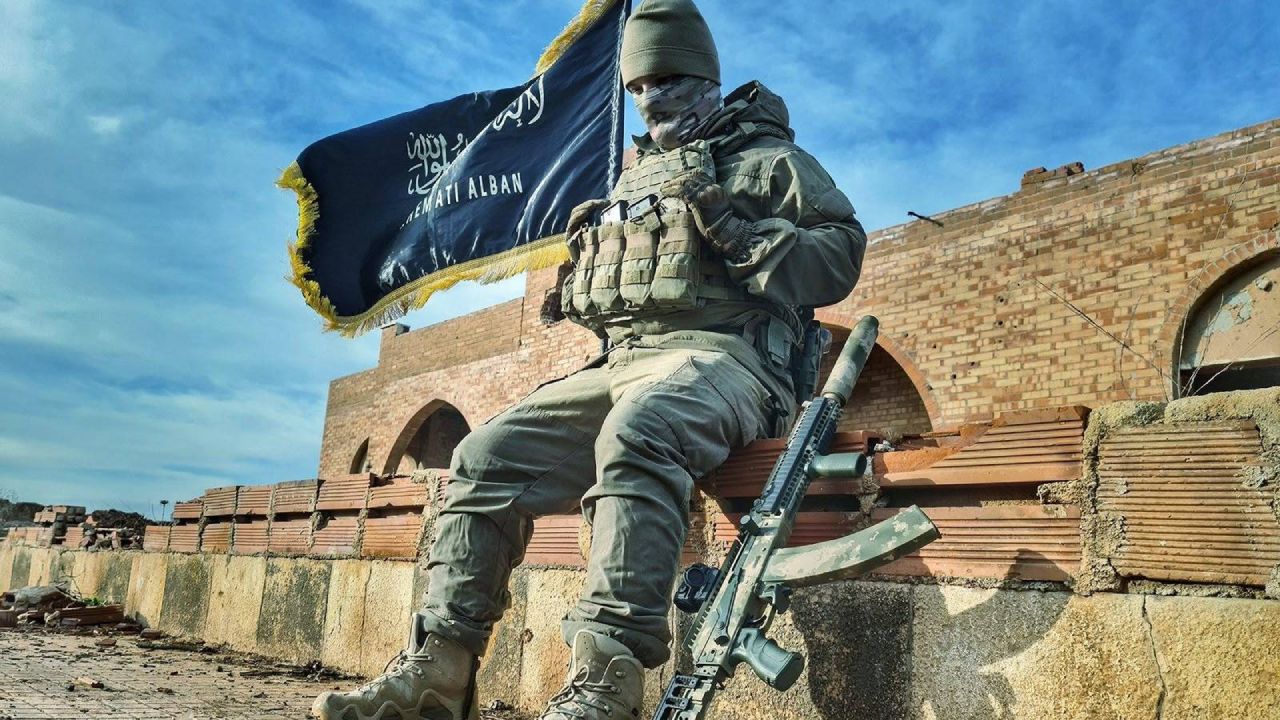 Suriye İç Savaşı'nda Arnavut savaşçılar ve fraksiyonel dağılımları