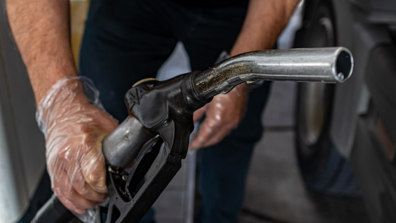 Motorine 11 günde ikinci büyük zam: Litre fiyatı 98 lirayı aştı