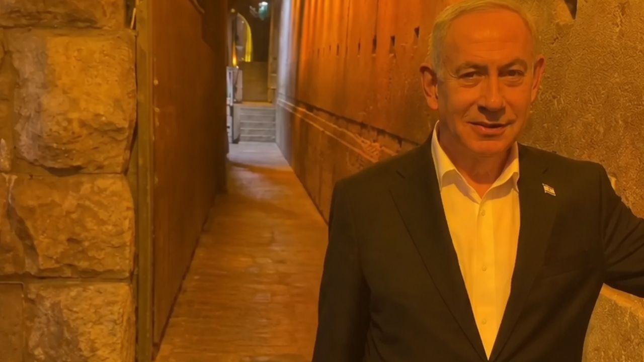 Netanyahu Mescid-i Aksa'nın altındaki tünellerde poz verdi