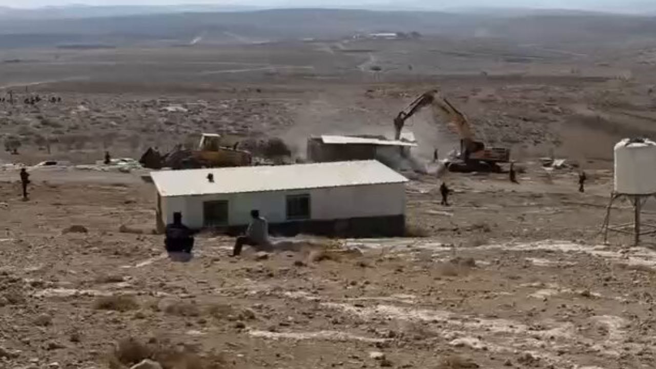 Batı Şeria'da yıkımı sürdüren İsrail yüzlerce Filistinliyi evlerinden sürdü