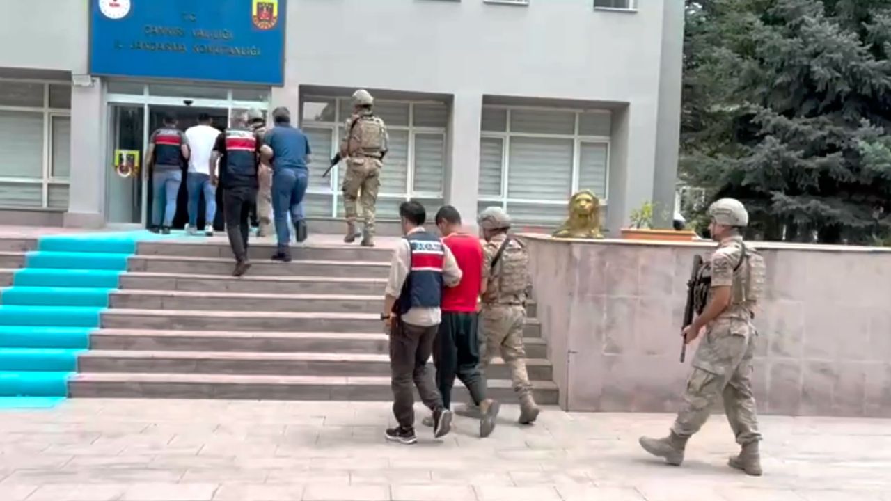 28 ilde "IŞİD" operasyonu: 83 gözaltı