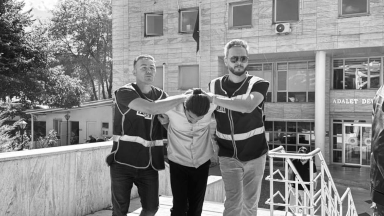 Muğla'da Mustafa Kemal büstünü söken bir kişi tutuklandı