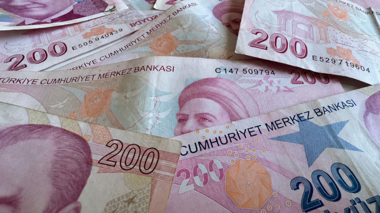 18 milyar dolarlık fon skandalı siyasi krize dönüştü