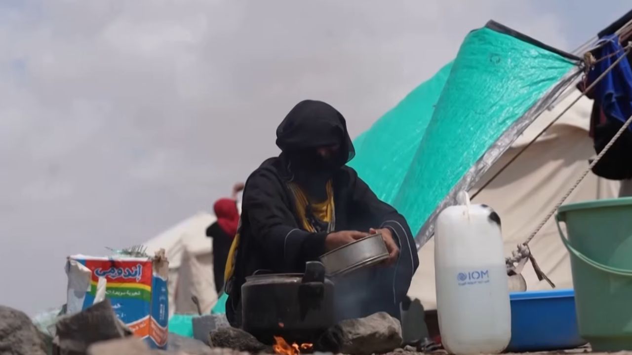 Yemen'de yerlerinden edilen siviller açlık kriziyle karşı karşıya