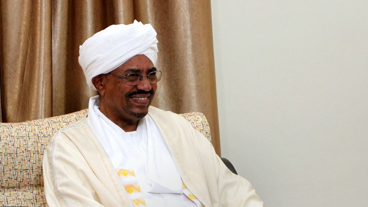 Sudan'ın devrik lideri Ömer el Beşir ülke dışında tedavi olmak istiyor