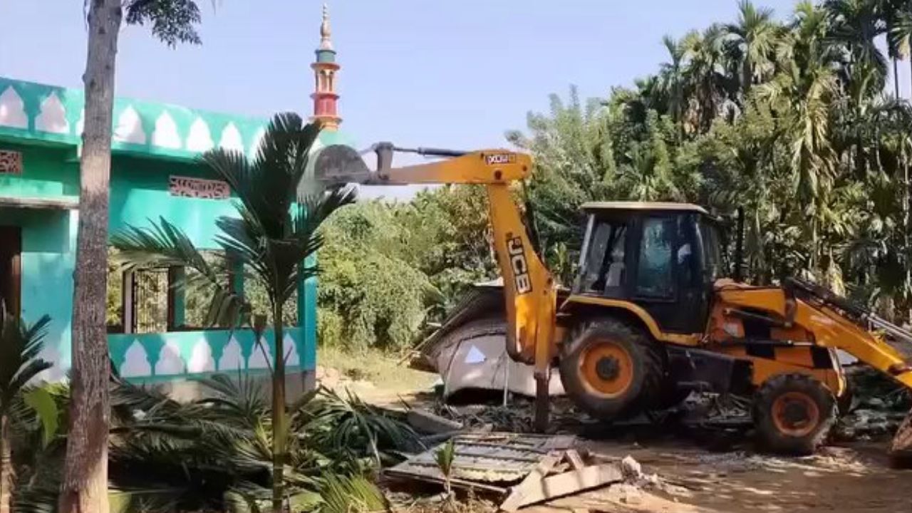 Hindistan yönetiminin yıkımları sürüyor: Yüzlerce Müslüman evsiz bırakıldı