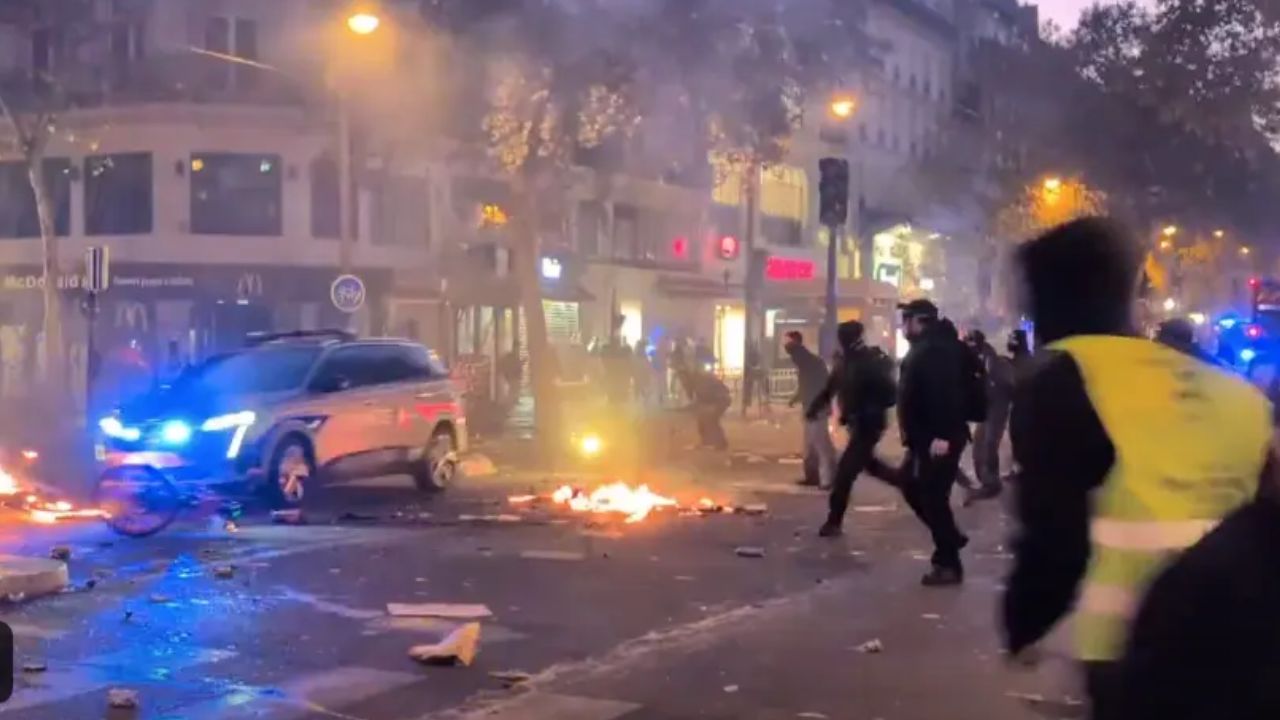 Fransa, ülkeyi sarsan protestolara karşı sokağa çıkma yasağı ilan edecek